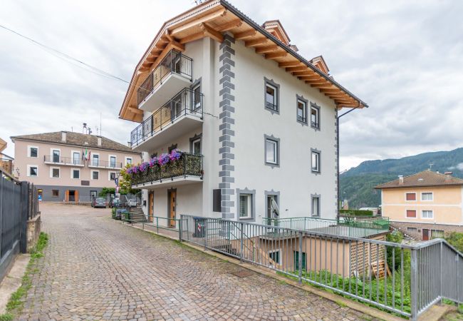 Appartamento a Capriana - Chalet Capriana - App.to CEMBRA| Stagione Inverna Appartamento a Capriana - Chalet Capriana - App.to CEMBRA| Stagione Inverna