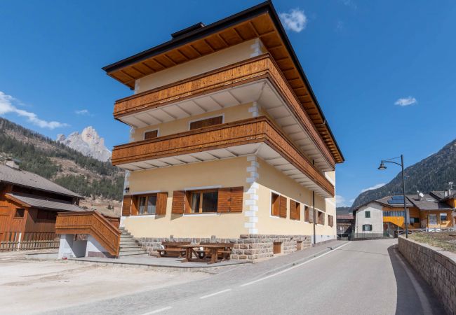 Appartamento a Pozza di Fassa - Casa Carnevali Appartamento a Pozza di Fassa - Casa Carnevali