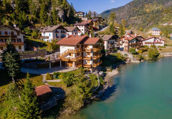 Ferienwohnung in Alleghe - Villa Edelweiss Genziana Ferienwohnung in Alleghe - Villa Edelweiss Genziana